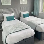 Warwick House, 5 Bedrooms, 9 Beds, Parking, Garden