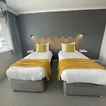 Warwick House, 5 Bedrooms, 9 Beds, Parking, Garden