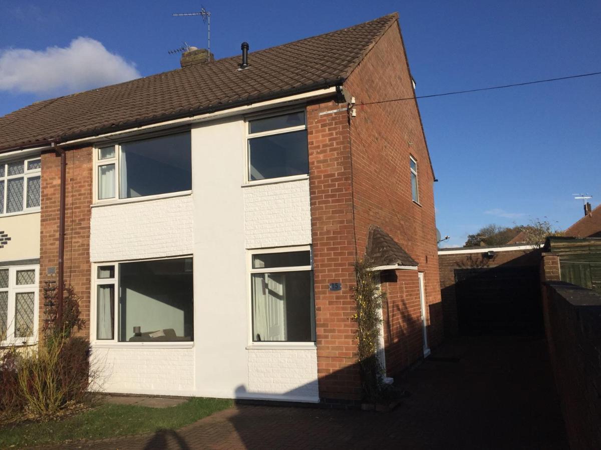 Warwick House, 5 Bedrooms, 9 Beds, Parking, Garden *
