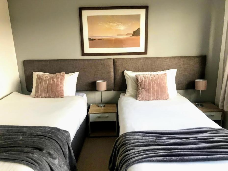 Holiday home Warwick House, 5 Bedrooms, 9 Beds, Parking, Garden *