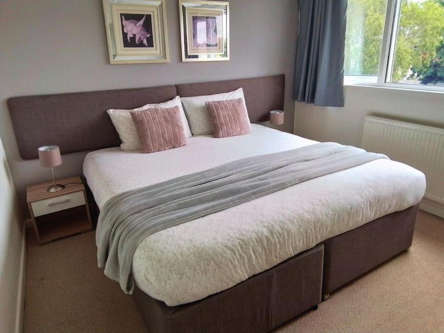 Warwick House, 5 Bedrooms, 9 Beds, Parking, Garden Coventry