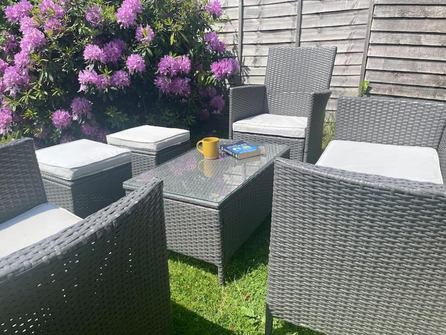 Warwick House, 5 Bedrooms, 9 Beds, Parking, Garden Holiday home Coventry