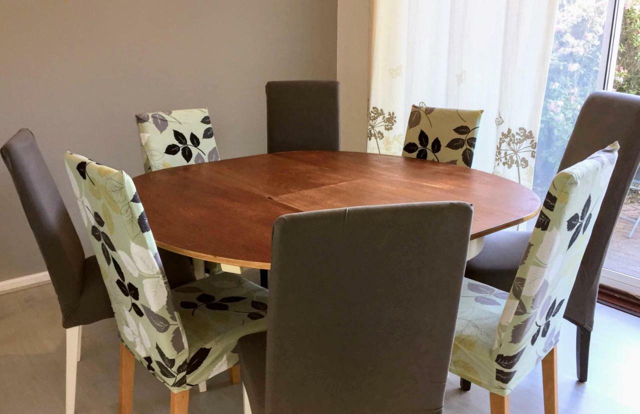 Warwick House, 5 Bedrooms, 9 Beds, Parking, Garden Holiday home