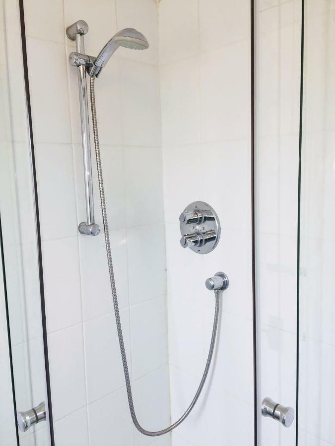 Holiday home Warwick House, 5 Bedrooms, 9 Beds, Parking, Garden