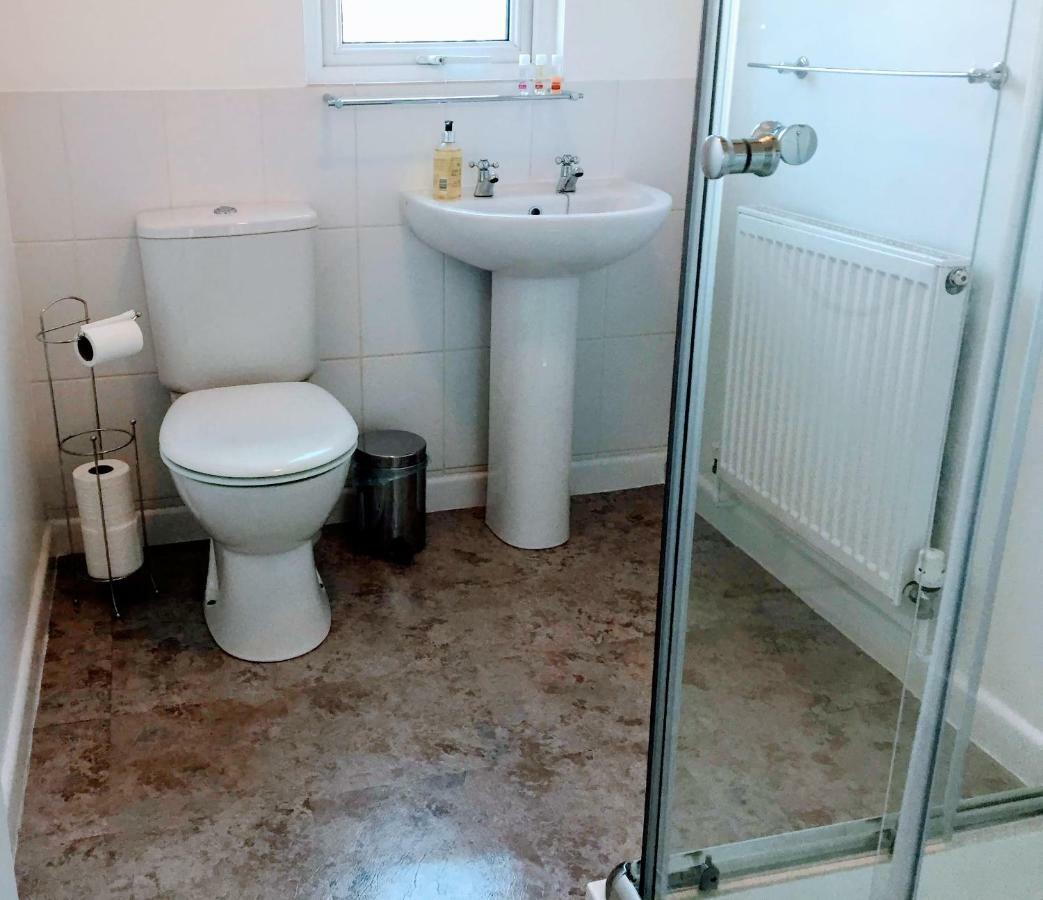 Warwick House, 5 Bedrooms, 9 Beds, Parking, Garden *