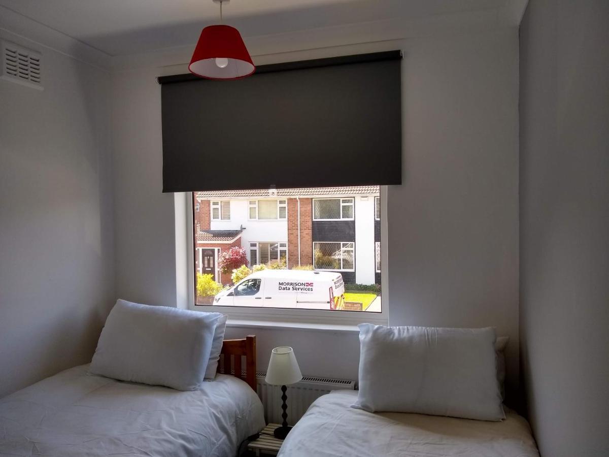 Warwick House, 5 Bedrooms, 9 Beds, Parking, Garden Holiday home
