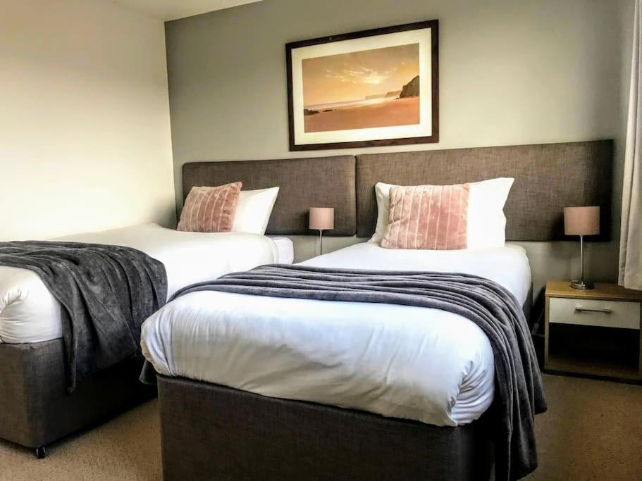 Holiday home Warwick House, 5 Bedrooms, 9 Beds, Parking, Garden *
