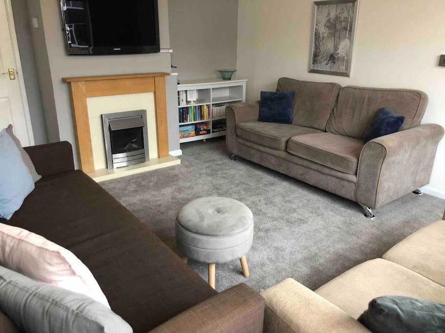 Warwick House, 5 Bedrooms, 9 Beds, Parking, Garden Holiday home Coventry